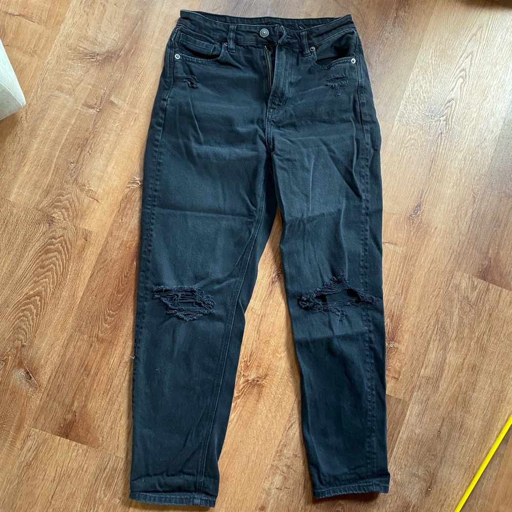 American Eagle High Waisted mom jeans
